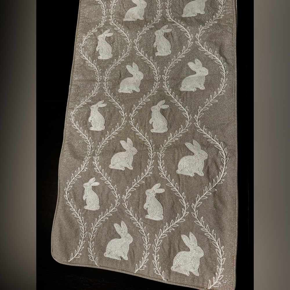 Table runner - Picture 2 of 5